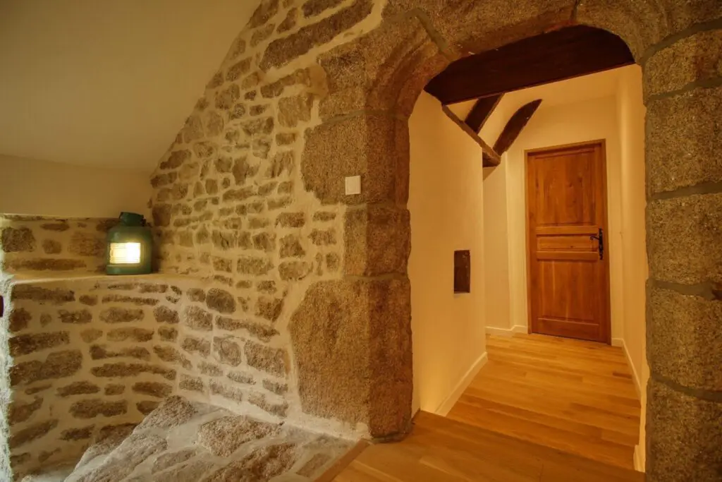Kerbeleg - Palier haut escalier en pierre