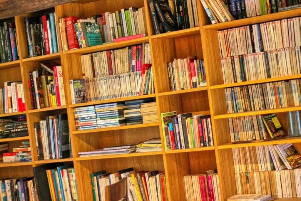 La Bibliothèque 1 - Kerbeleg salle de jeux la bibliotheque scaled