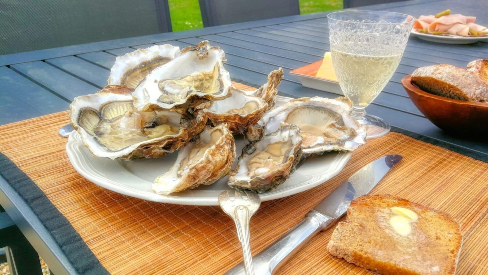 Huîtres du Bélon : Un voyage savoureux au cœur de la tradition bretonne 