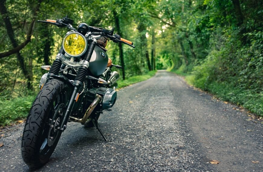 Moto forêt Bretagne ()