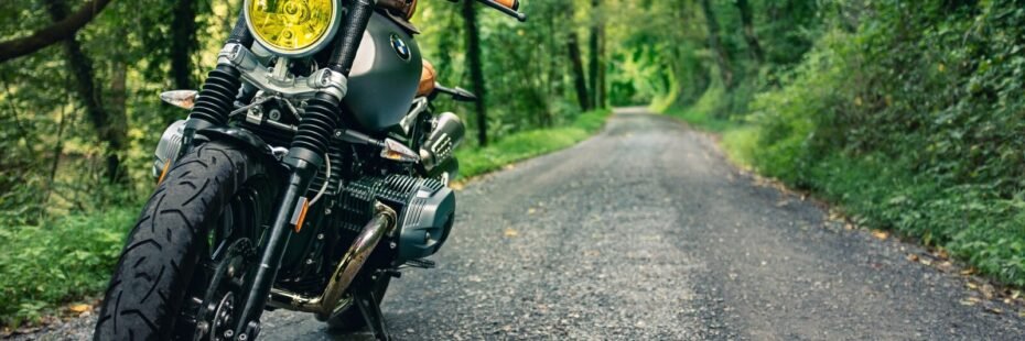 Moto forêt Bretagne ()