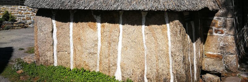 kerbeleg tourisme kerascoet maison en pierres debout mfrh original scaled
