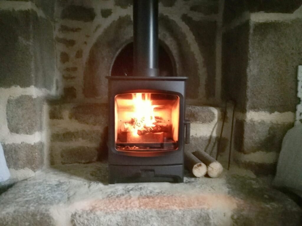 suite maison les ecureuils kerbeleg poele a bois 2 mfrh original scaled