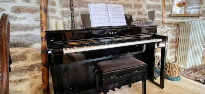 Instruments de musique piano Salon activités d'intérieur Kerbeleg