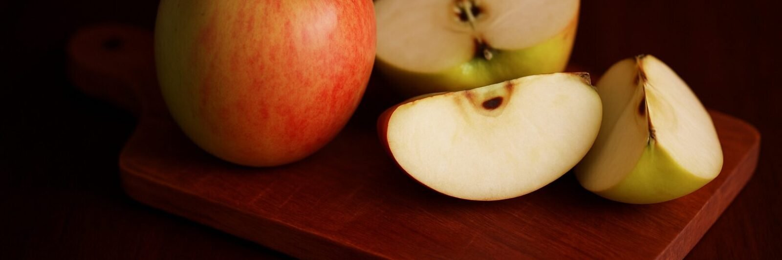 Pommes de Kerbeleg Tranches Planche en bois