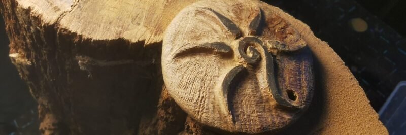 Medaillon Talisman en Bois de Chêne Soleil et Spirale Beltaine (Beltane)