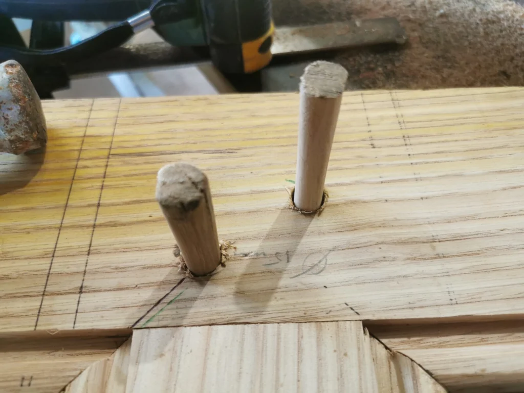 Menuiserie Travail exercice atelier tenon mortaise cheville chataignier porte ()