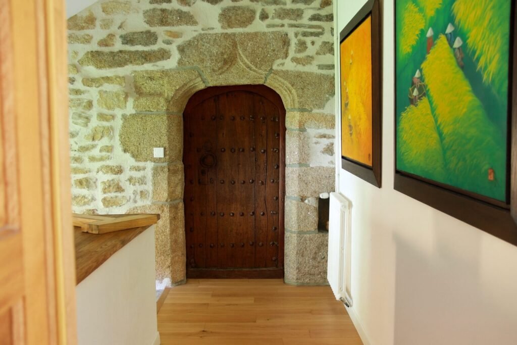 Die Hand lernt die Geste: Erste Schritte in der altmodischen Tischlerei 2 - Kerbeleg Simulation Porte ancienne x dans passage